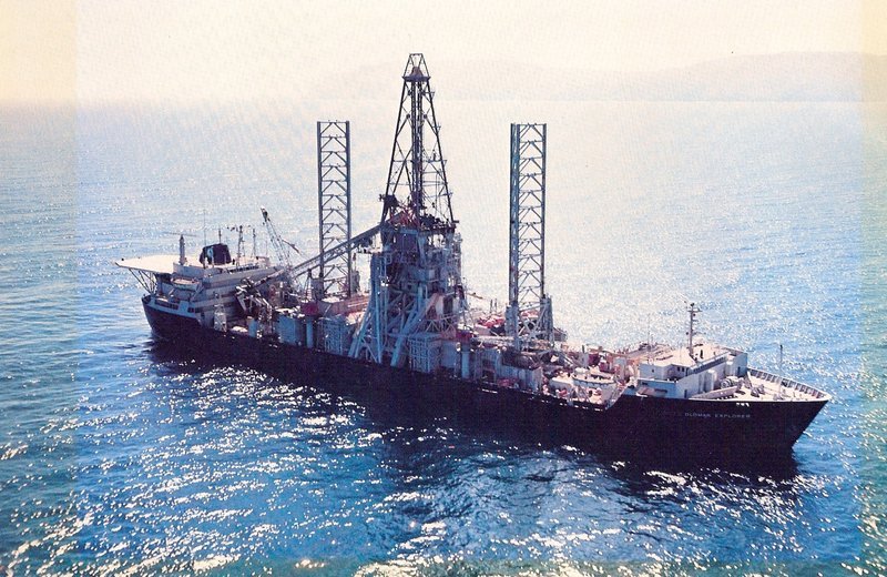 Hughes Glomar Explorer used in Project Azorian